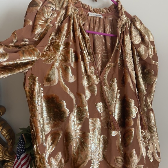 Beautiful gold blouse perfect for many occasions - Picture 5 of 6